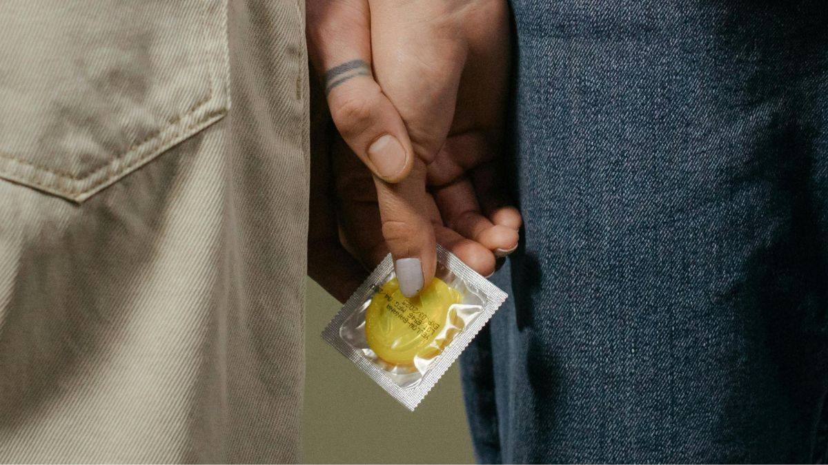 El futuro del sexo seguro está aquí: el preservativo que cambia de color  para detectar ITS | Influcare