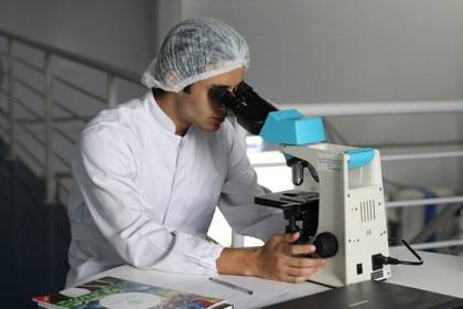 Científico en laboratorio - Científico en laboratorio