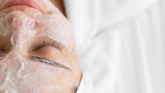 Un enemigo invisible se lleva el 1% de tu colágeno cada año: así lo puedes recuperar