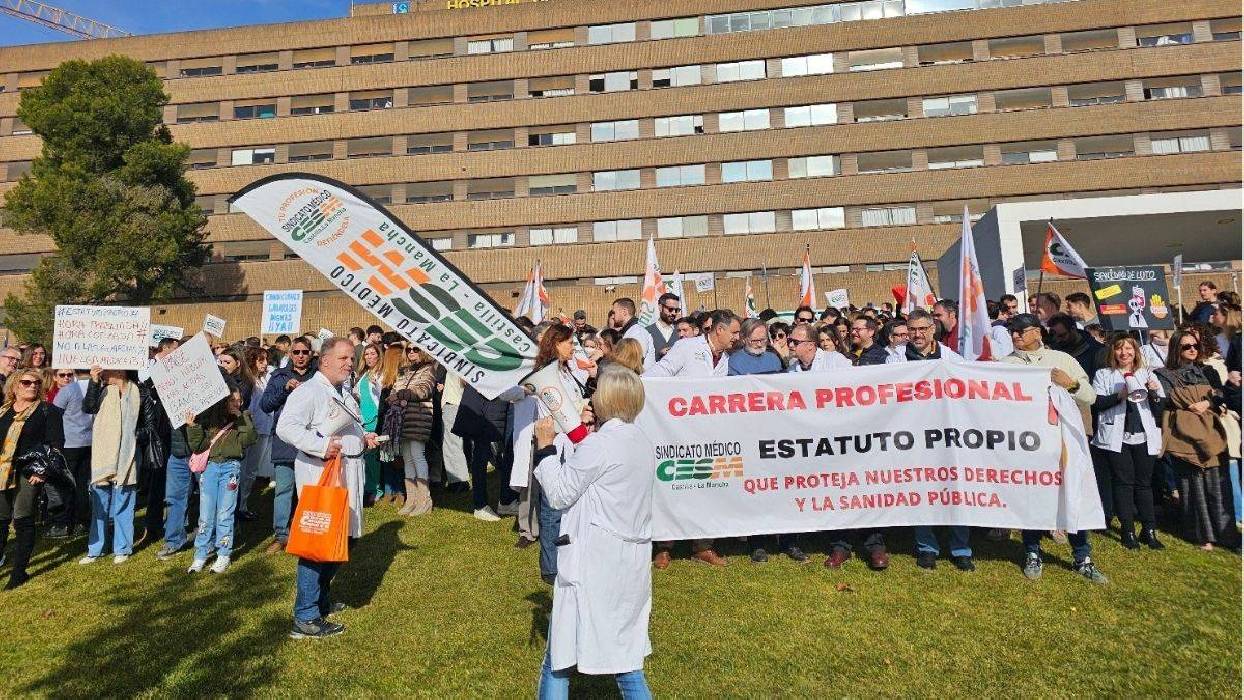 Sanidad reacciona a la jornada de paros médicos y convoca al comité de huelga