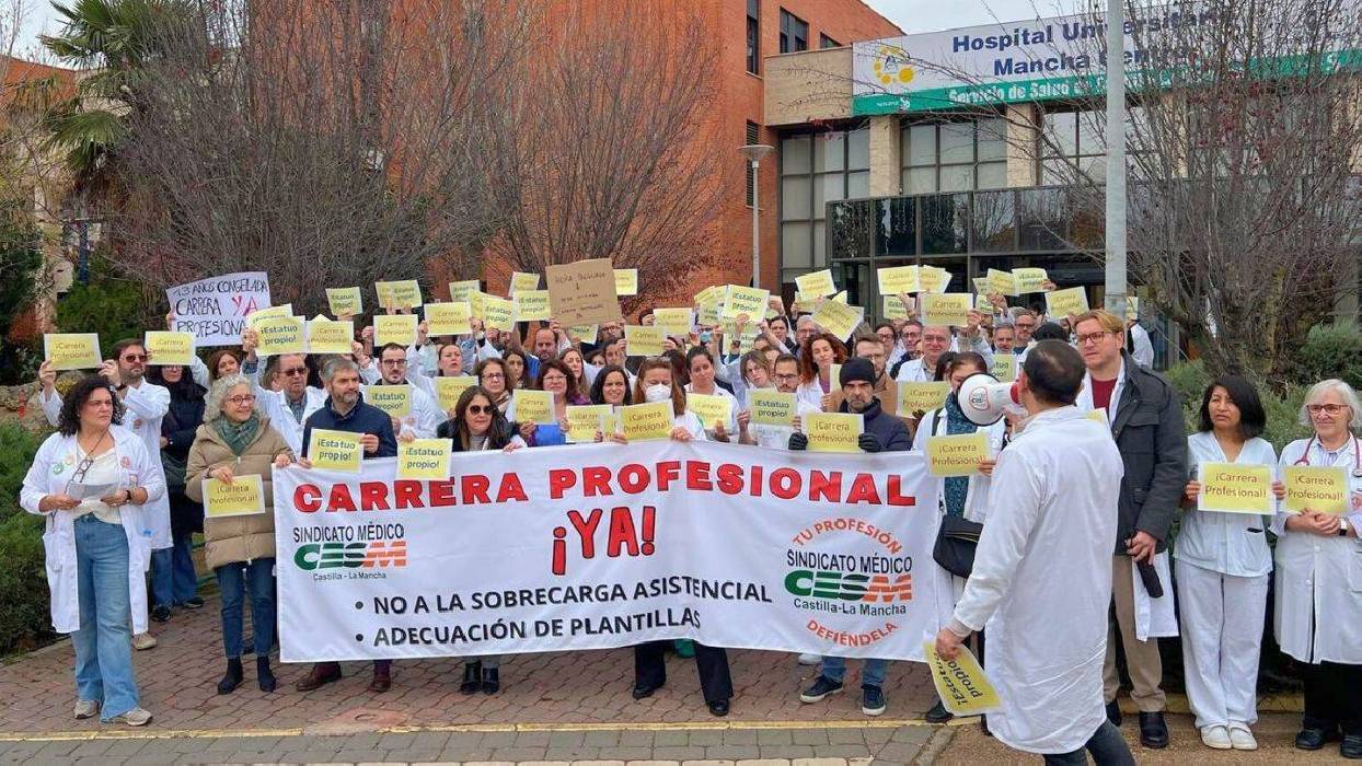 Así transcurre el tercer día de huelga médica: concentraciones y miles de consultas canceladas