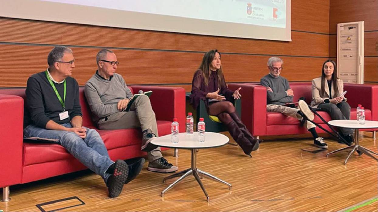 Cantabria refuerza la humanización en sanidad: reconocer a los profesionales y escuchar al paciente