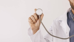 Utilizar un estetoscopio con IA duplica la eficiencia para detectar enfermedades cardíacas