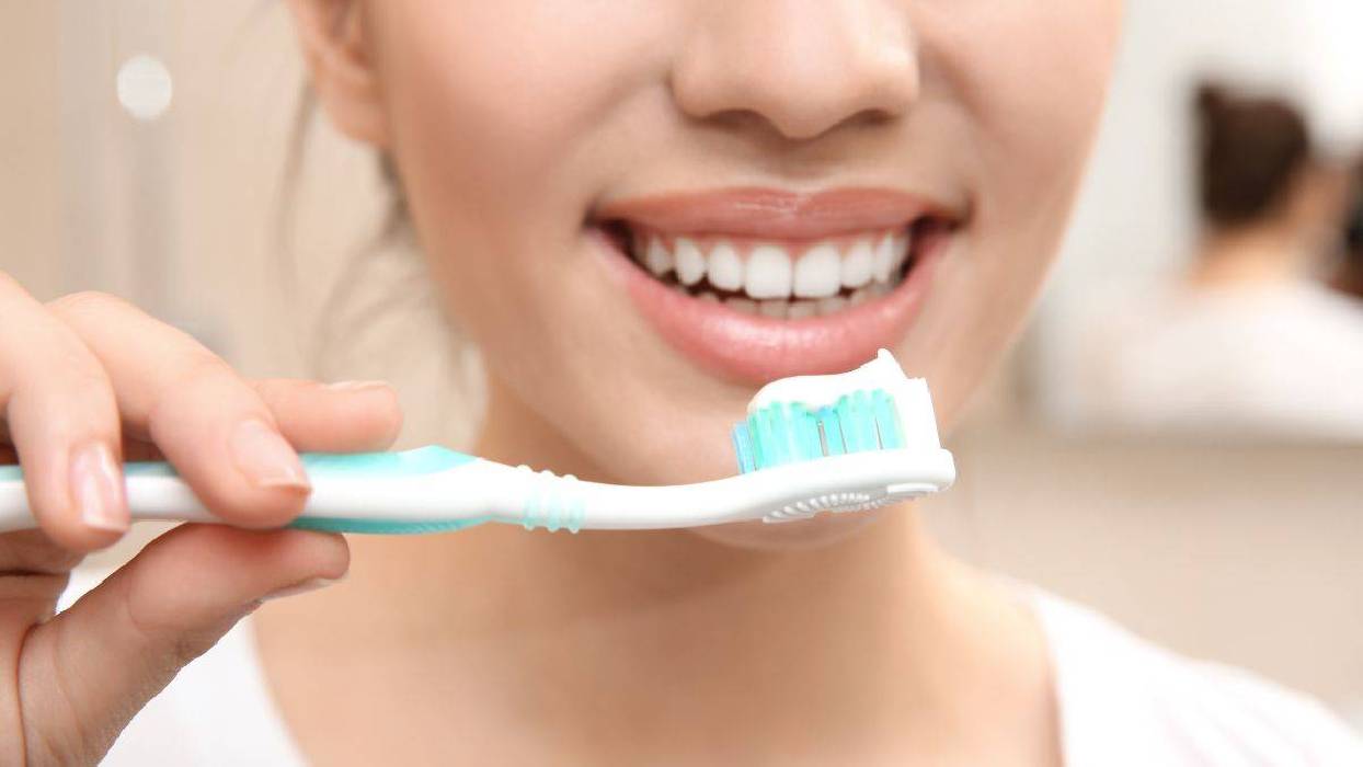 El secreto para alargar el blanqueamiento dental: los hábitos clave que evitan que tu sonrisa vuelva a mancharse