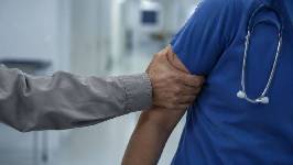 Los médicos celebran las nuevas sanciones de hasta 60.000 euros por agredir a sanitarios en la Comunidad Valenciana