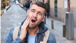 El bruxismo ya no solo aparece al dormir: estrés, pantallas y teletrabajo disparan los casos